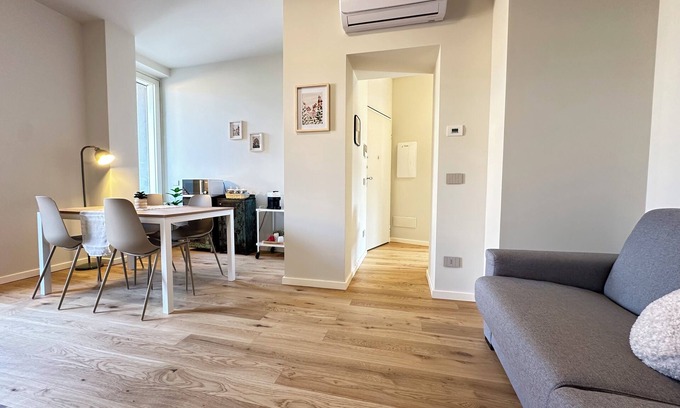 Cremona Apartment | Three-room World Map, Free Parking (2 bedrooms)