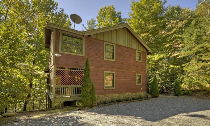 Walnut Mountain Cabin | Thunder Falls | Waterfalls | Fishing-Lake Access