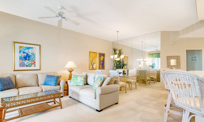 Tropical Cove Condo | Tiki Terrace at Lexington CC Lake Village