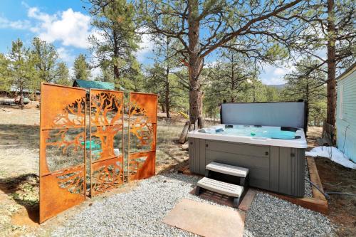 Pine House | Timeless Pineview Cottage Hot Tub & Pet Friendly