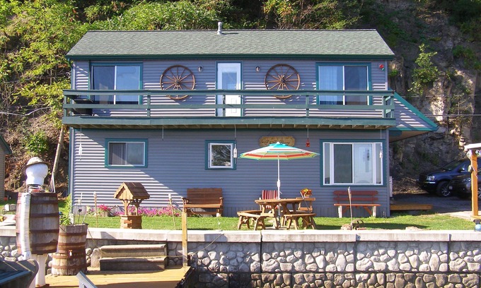 Valois House | Tina's Lake House | Your Summer Getaway to the Heart of the Finger Lakes