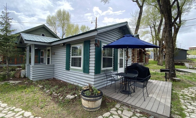 Riverside Cabin | Tiny but Mighty | Jackalope Retreat Cabin in Riverside, Wyoming