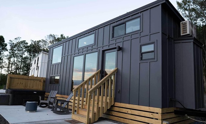 Signal Mountain Apartment | Tiny Home on the Edge of a Mountain with Private Hot Tub