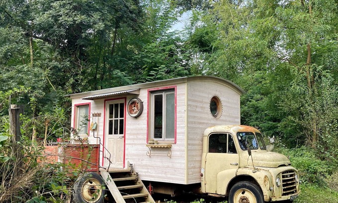 Ciel House | Tiny house in the forest: Camionettli Enchantee for relaxing moments in nature!