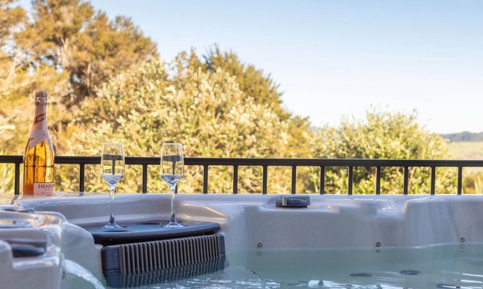 Clevedon House | Tio Point - Clevedon Family Getaway