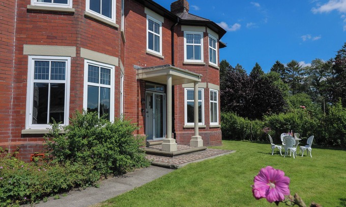 Llanwrda House | TIRALLEN, pet friendly, character holiday cottage in Llangadog