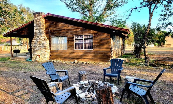 Rio Frio Cabin | TJ`s Escape *HUGE* Landmark Oak Tree *1mile2river*