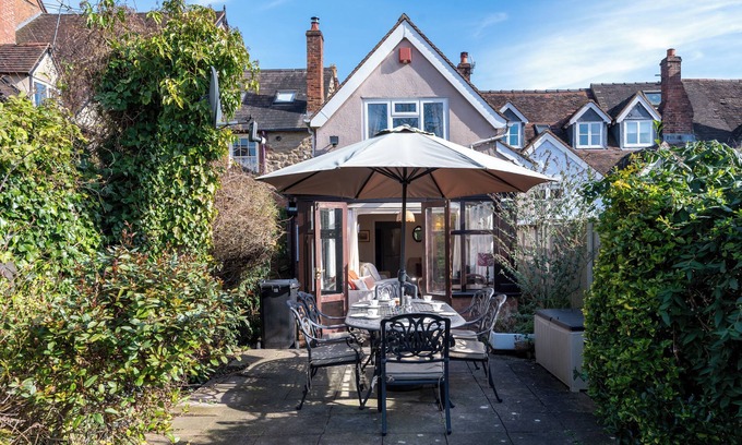 Ludwel House | Toad Hall has a private garden & contactless entry