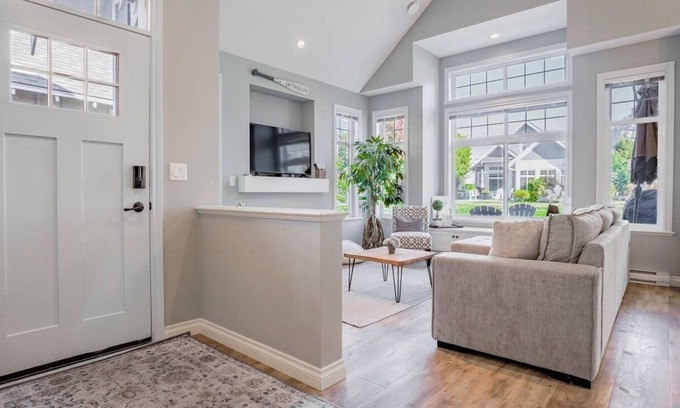 Okanagan-Similkameen House | Toes in the Sand! 3-Bedroom Cottage right by the Pools & close to the Beach