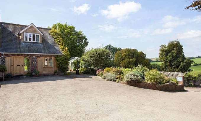 Dorchester Cottage | TOKENHILL COTTAGE, pet friendly, with hot tub in Piddletrenthide