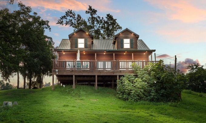Negreet Cabin | Toledo Bend Log Cabin - brand new, Lakefront - watch sunsets across 3 miles