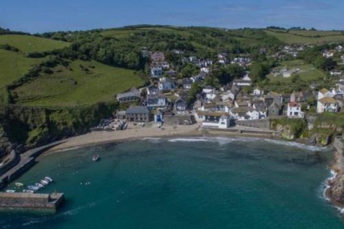 Gorran Haven House | Top Deck - Ancient Fishing Village - Near to the Beach!