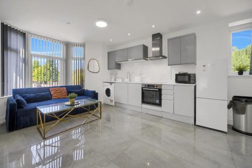 Cathays Apartment | Top Floor Apt - Central & Stylish - Free Wifi