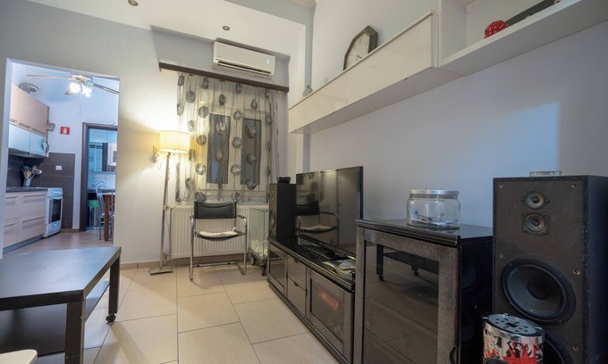 Nea Ionia Apartment | Top-Floor Apt with Private Patio- Nea Ionia by ΜΡS