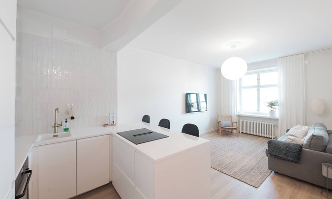 Kallio Condo | Top floor Condo in Sörnäinen near Metro (150m).