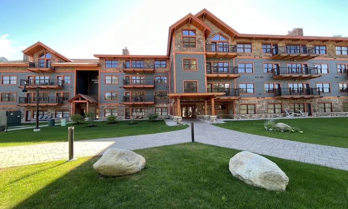 North Conway Condo | Top Floor, Family-Friendly, Slope Side Condo at the Base of Mount Cranmore!