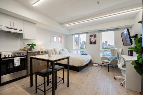 Quartier des Spectacles Apartment | Top Location - Cozy & Bright MTL studio near metro