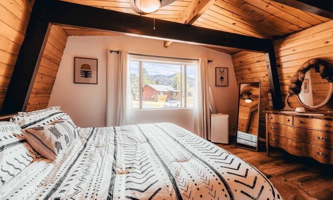 Upper Moonridge Ski Chalet | Torii Alpine House - Modern, Modified A - Frame