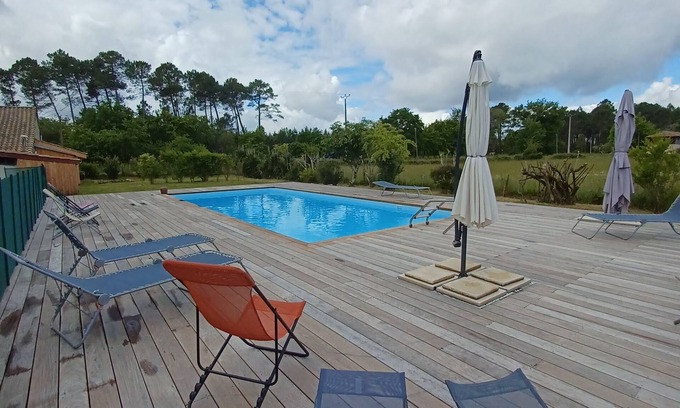 Prechac House | TOUT CONFORT, JARIDN 1.5hectar cloturé, PISCINE et TENNIS PRIVÉ, Parking, CALME