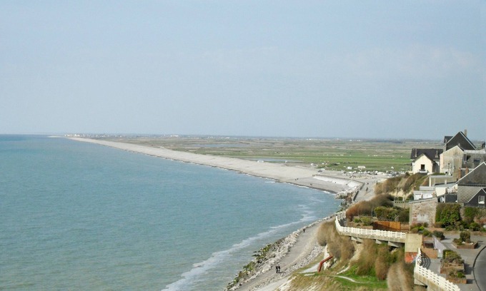 Mesnil-Val Condo | Tout près de la plage à pied!