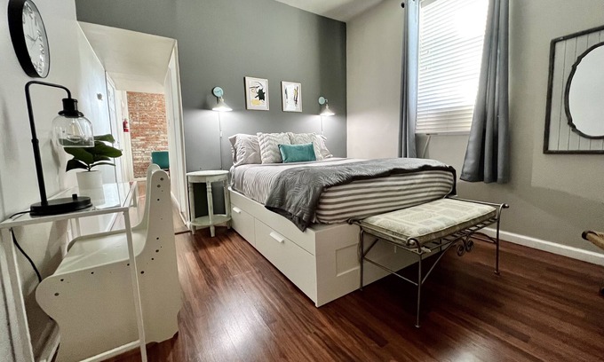 Tower Grove East Apartment | Tower Grove Pet Friendly 2nd Floor Studio - 4 mi to SLU & Barnes -Shared Laundry