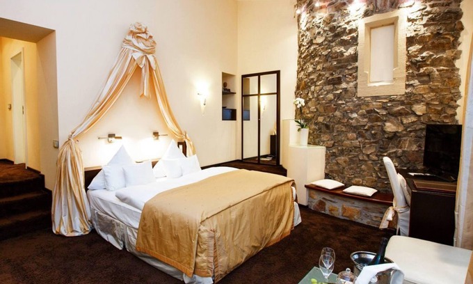 Johannisberg House | Tower room - non-refundable - Burg & Gästehaus by Schwarzenstein