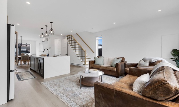 Mirabel House | Townhome with Spa in Mirabel -1