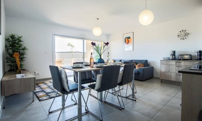 Saint Antoine Apartment | Très bel appartement 2 chambres avec accès direct à la piscine