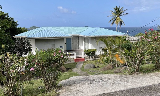 St. Patrick House | Tradewinds- quiet home overlooking the ocean