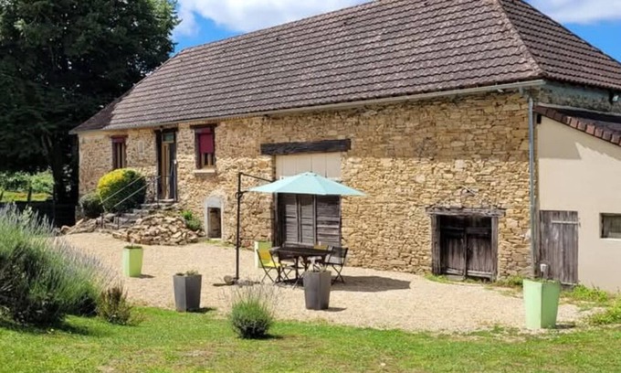 Saint-Priest-les-Fougeres Cottage | Traditional and modern gîte in Périgord Vert