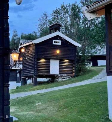 Hundorp Ski Chalet | Traditional barn -Stabbur - wifi og sauna