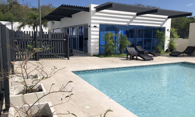 Santiago Province Apartment | Tranquil Oasis in El Retiro | ST