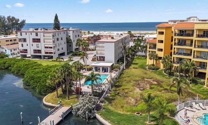 Treasure Island Condo | Tranquil 2-bedroom condo with pool in Treasure Island