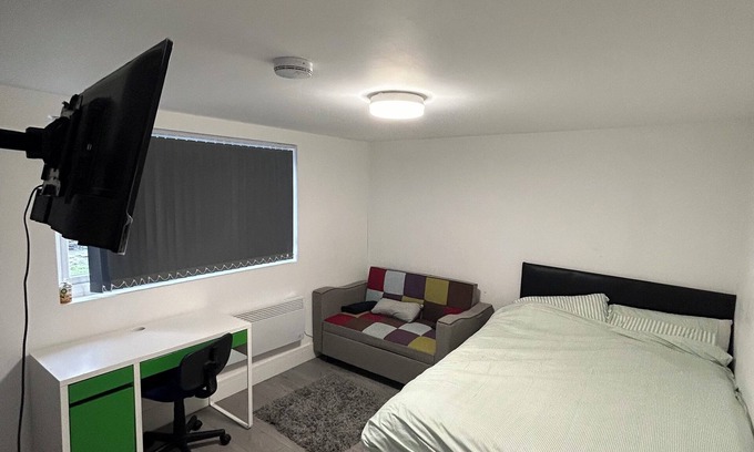 Yeading House | Tranquil 4-bedroom house with 4 bathrooms 20 mins from Heathrow