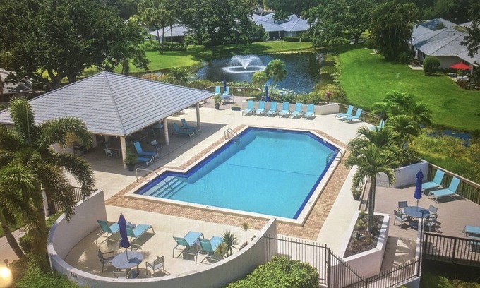Palm Beach Gardens House | Tranquil cottage private patio and community pool