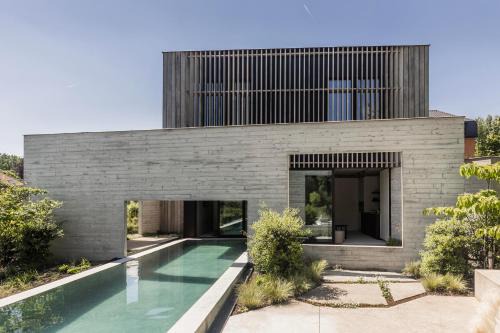 Brussegem Villa | Tranquil Designer Stay with Infinity Pool