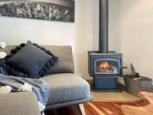 Ninderry House | Tranquil Escape with Beautiful Mountain Views