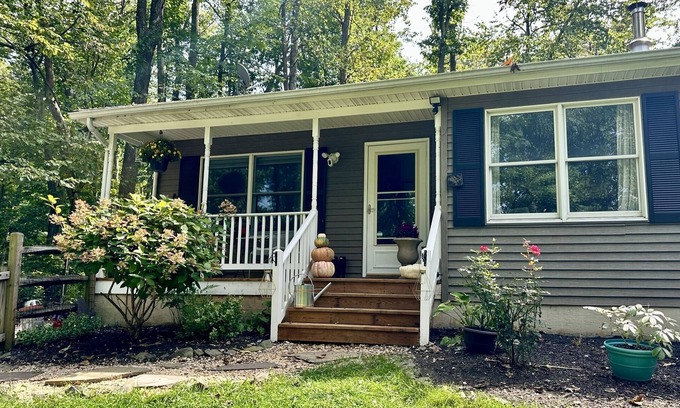 Linden House | Tranquil Home with Chickens and Ducks in Linden near vineyards & hiking