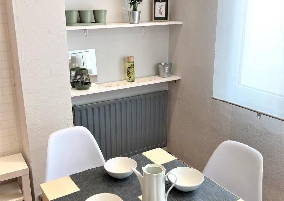 Las Campas y San Claudio Apartment | Tranquilidad y cercanía. WIFI. Parking incluido!