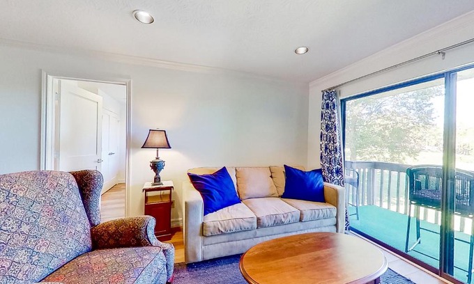 Walden on Lake Conroe Apartment | Tranquility on the Lake