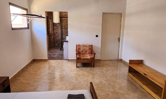 Ambohibao Bed & Breakfast | Traveler's Guest House CH1