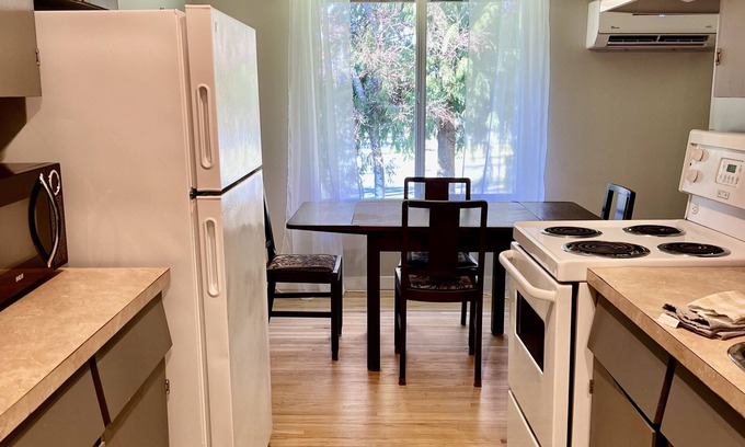 Port Alice Apartment | Tree Side Top Floor Suite