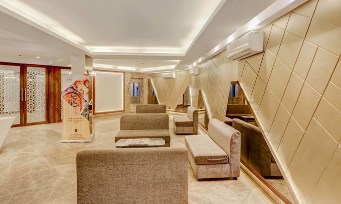 Block E Hotel | Treebo Radhe Palace, Lake Town