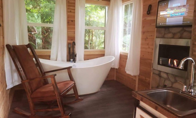Snohomish Cabin | Treehouse Place at Deer Ridge Featured top 10 USA