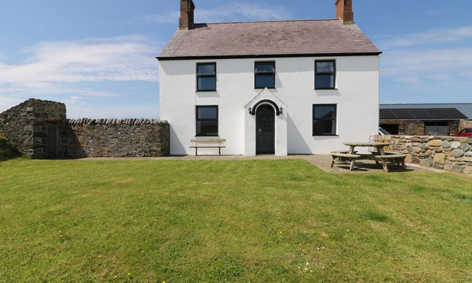 Mynytho Cottage | TREFOLLWYN MAWR, pet friendly, character holiday cottage in Abersoch