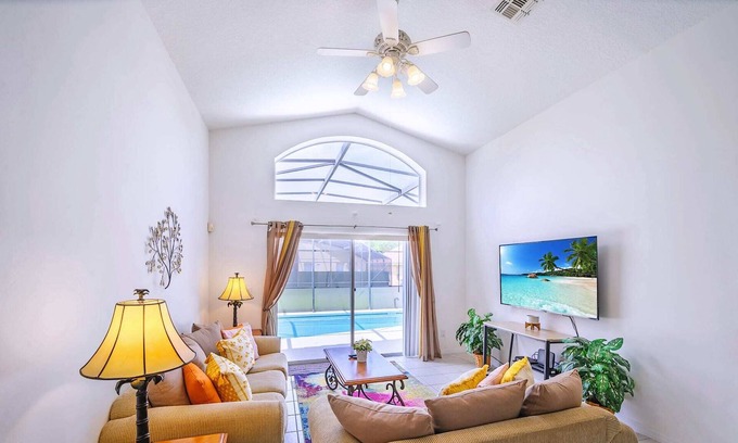 Solana House | Trendy 4BR Home - Pool, BBQ, Games - Near Disney!