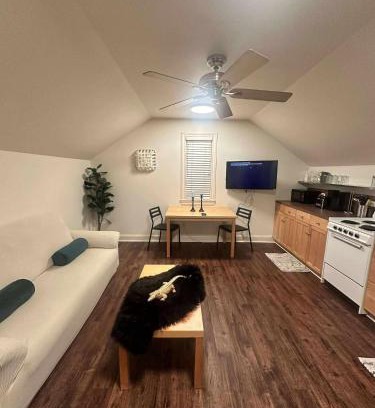 South Central Houston Apartment | Trendy-attic at rice village