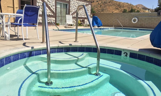 Canyon Country Hotel | Triplodge of Santa Clarita