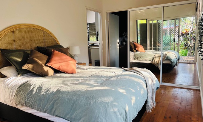 Girraween Apartment | Tropical Calm