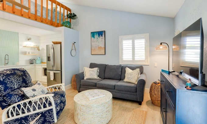 Hobe Sound House | Tropical Cottage Less Than 2 Mi to Hobe Sound Beach!